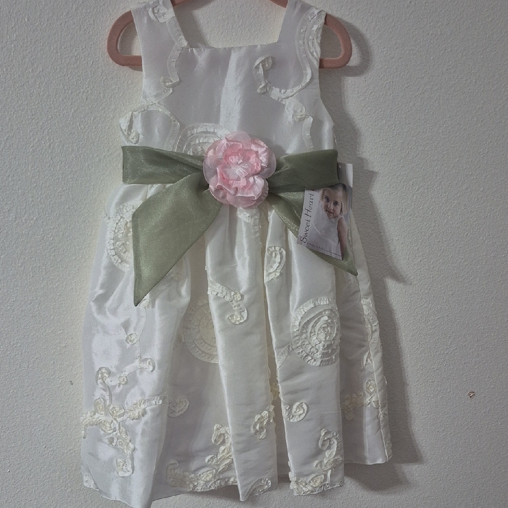 Nwt Sweet Heart Rose  Elegant White Dress Size 4.